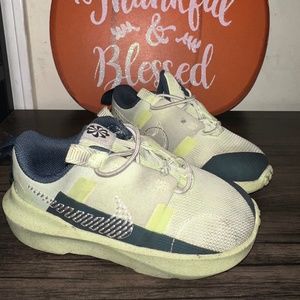 Nike sneakers size 9c